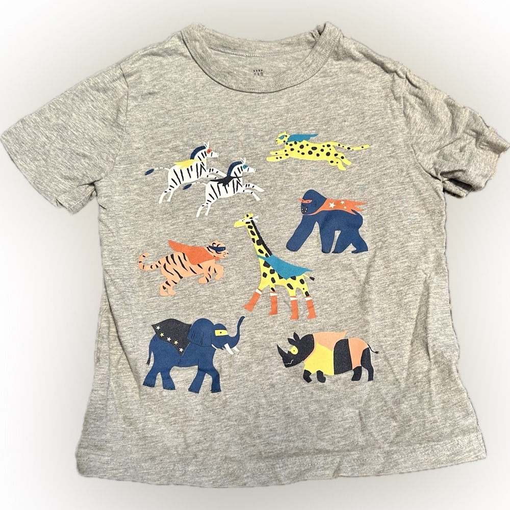 GAP Kids Gray Superhero Animal Graphic Tee 4T Capes & Masks